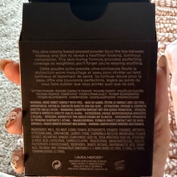 Laura Mercier Translucent Setting Powder - Picture 4 of 4